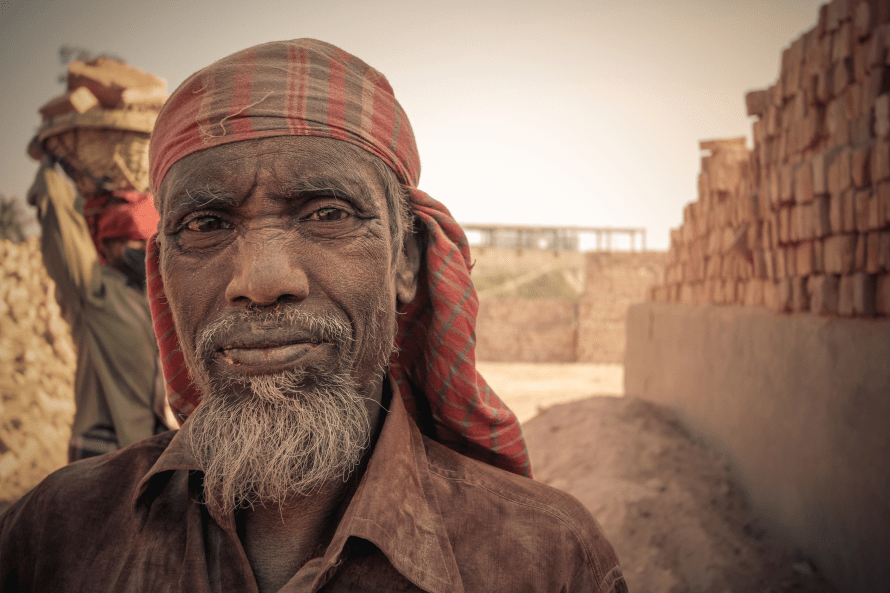 lge_Konstantin_Novakovic.9ecf5abe-df37-10e4-37a7-958016fe50f3.Brick_field_worker_Dhaka.jpg
